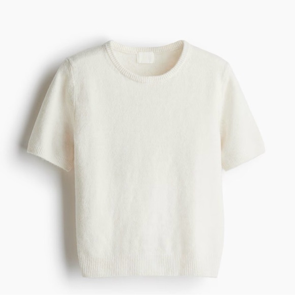 H&M Tops - Sz S womens H&M fine knit sweater (top) Shortsleeve ribbed neck,cuff and hem